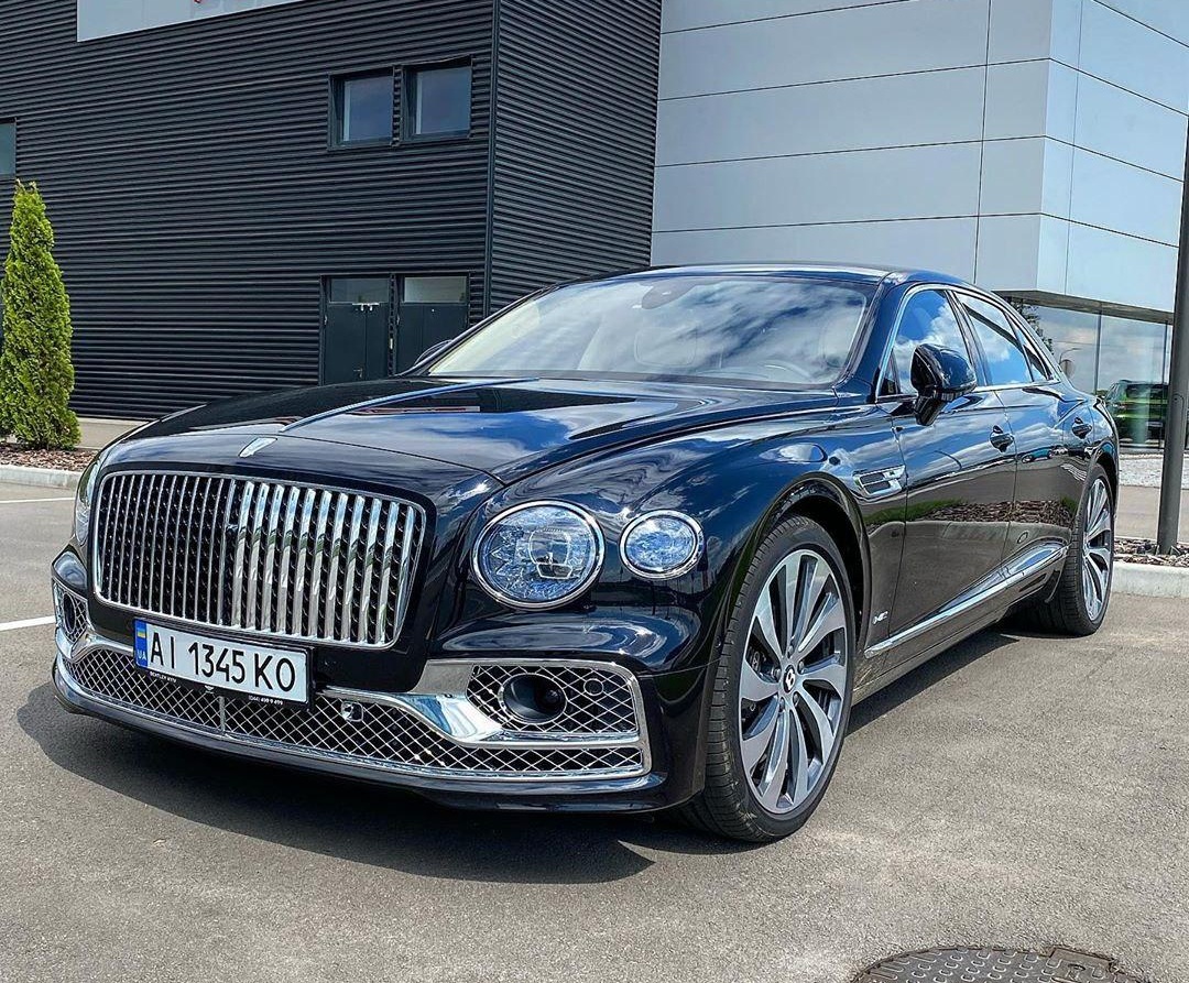 В Украину привезли новейший роскошный седан Bentley | ТопЖыр