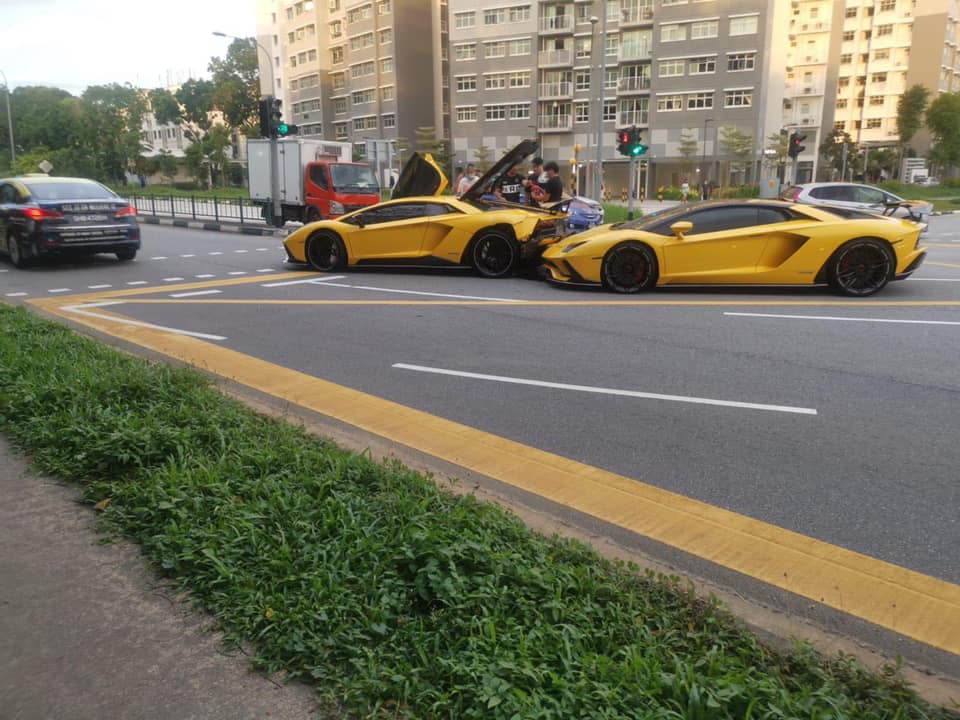 Два редких суперкара Lamborghini столкнулись на перекрестке (видео)