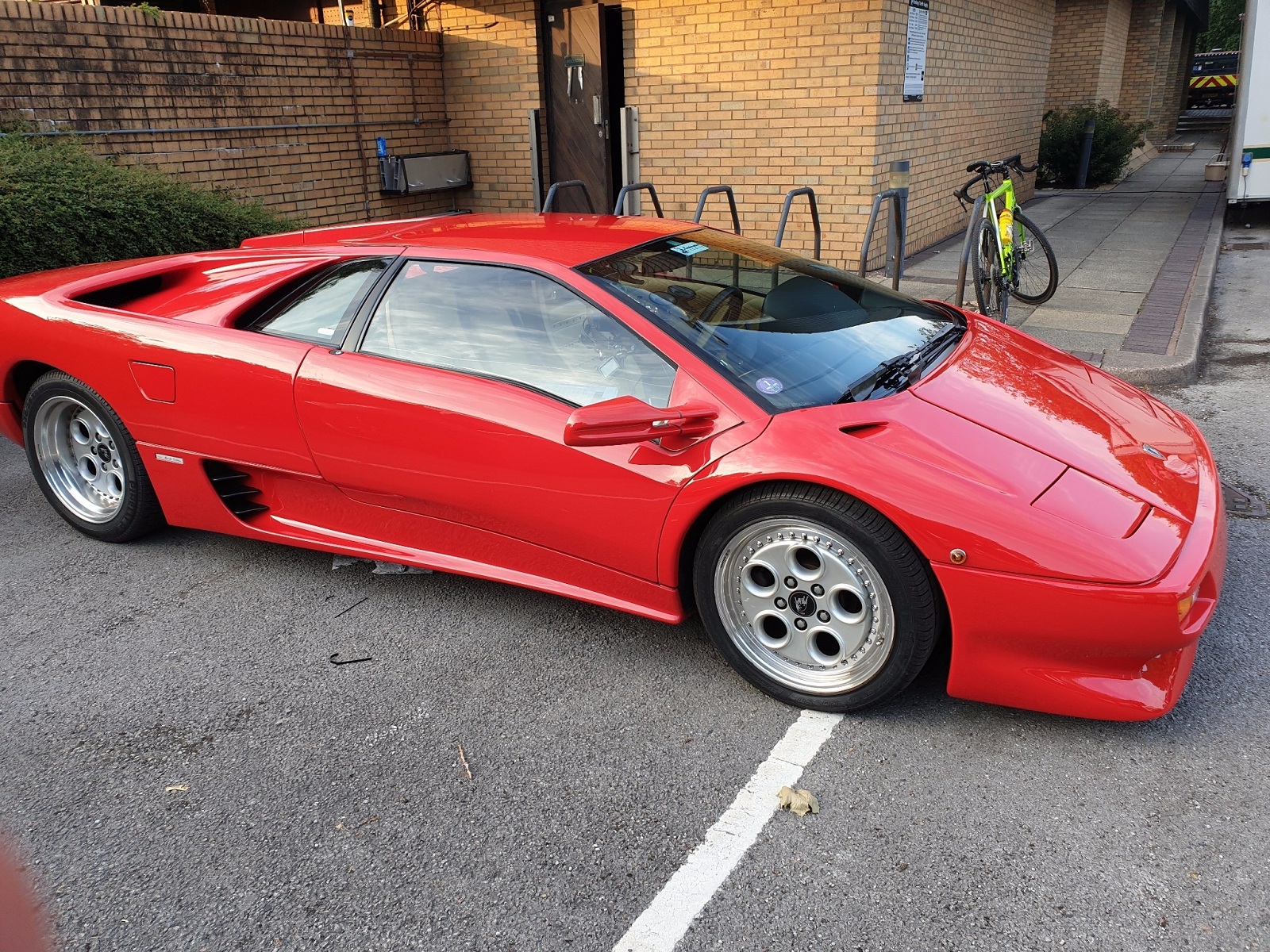 На съемках Top Gear разбили редкий 30-летний суперкар Lamborghini