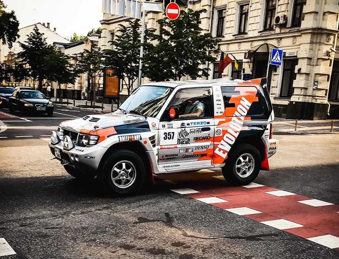В Киеве появился редчайший заряженный Mitsubishi Pajero Evolution