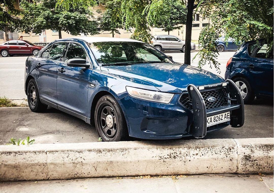 В Украине засняли необычный полицейский авто из США