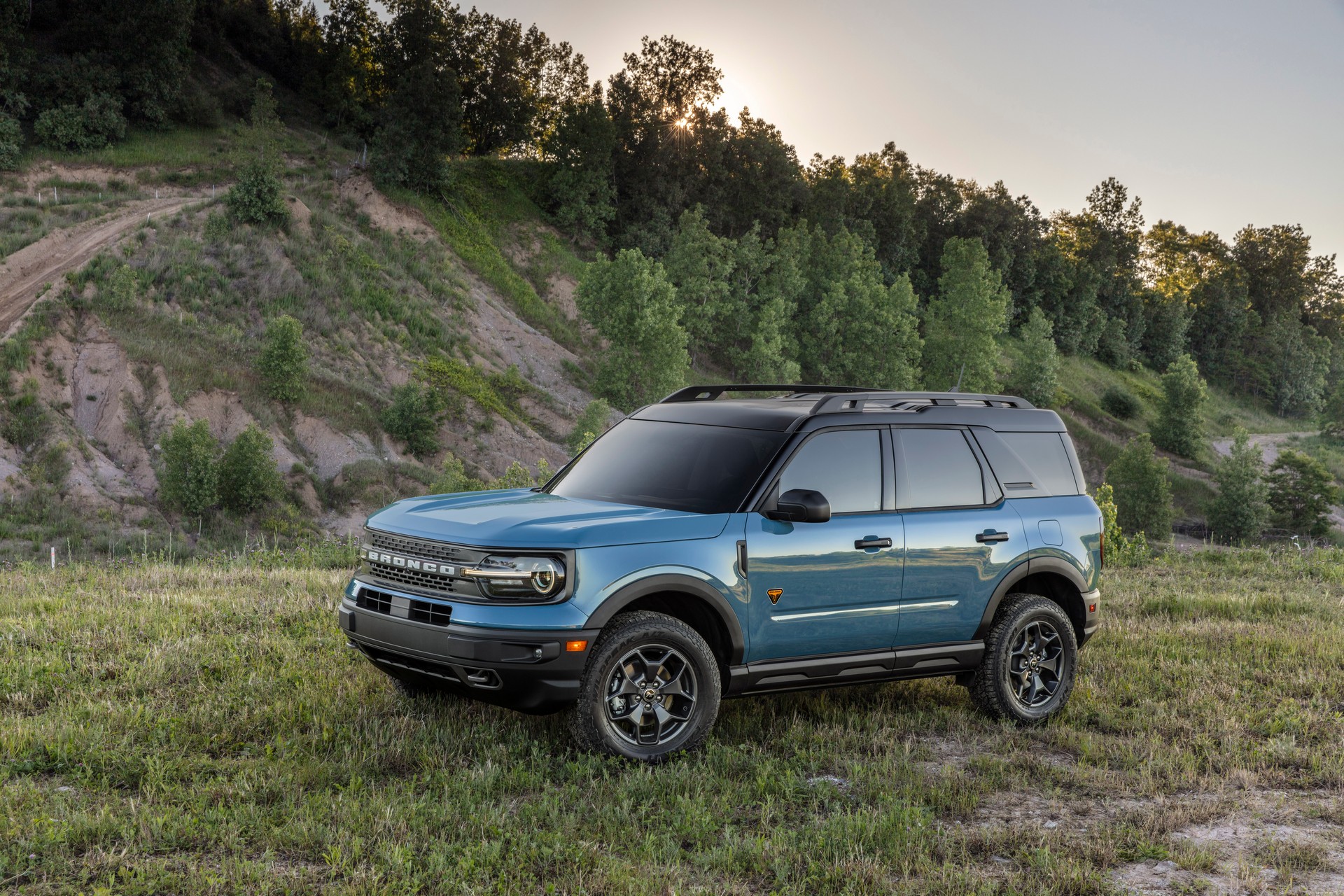 Новый Ford Bronco 2021 бросил вызов Jeep Wrangler и Land Rover Defender