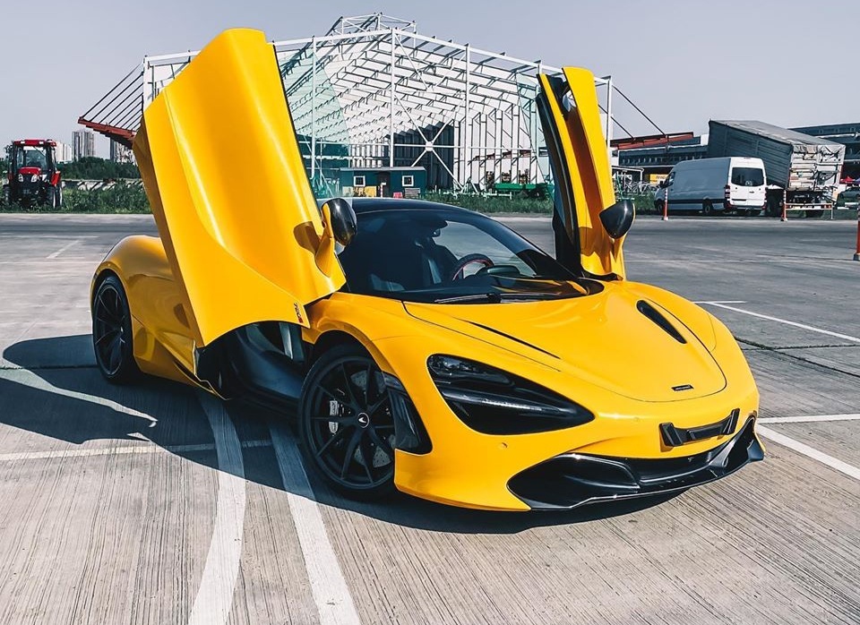 В Киеве засняли яркий суперкар McLaren за полмиллиона