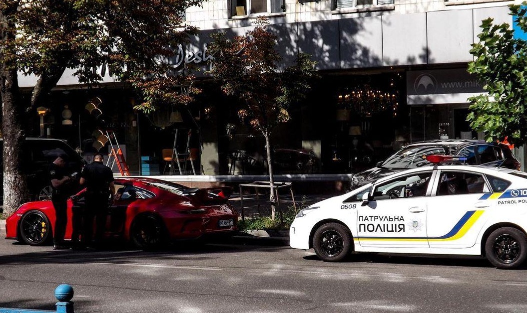 Киевская полиция остановила эксклюзивный Porsche на еврономерах