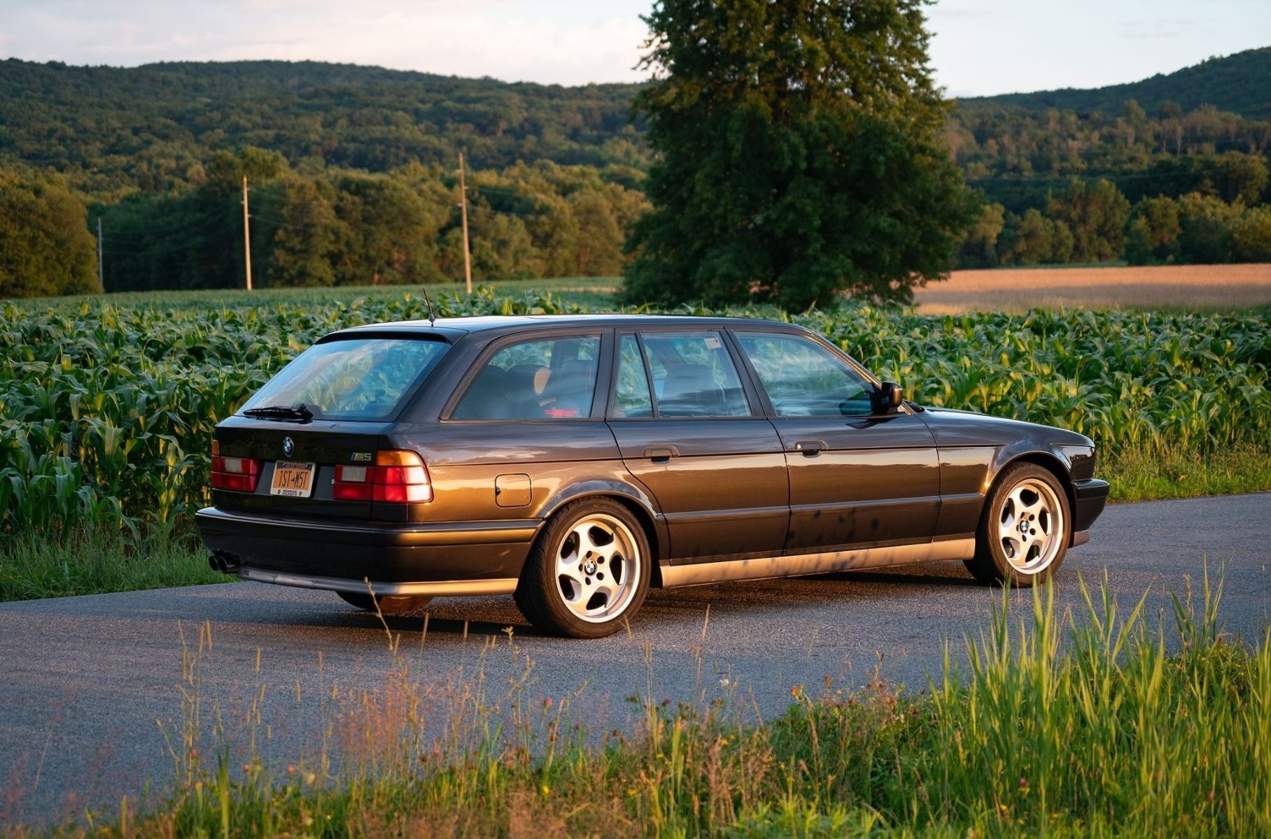 Старый 30-летний универсал BMW 5 E34 продали по цене новой пятерки БМВ