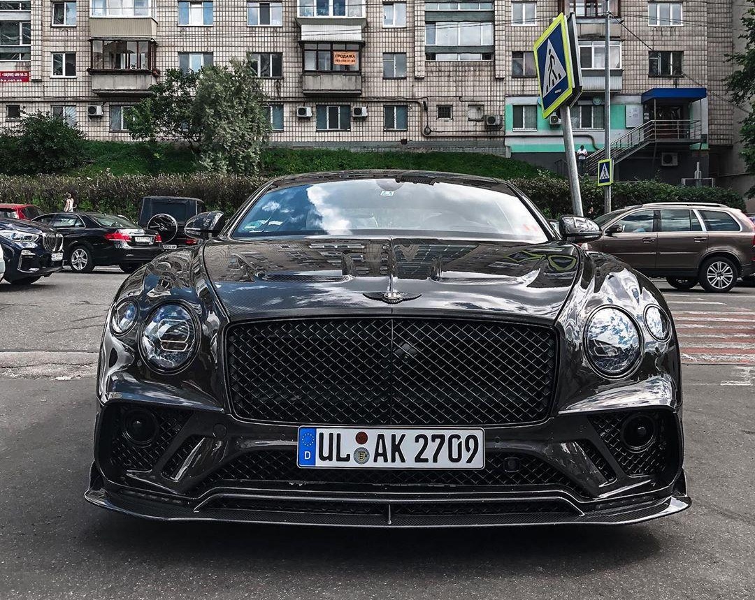 В Украине засветился впечатляющий Bentley на еврономерах