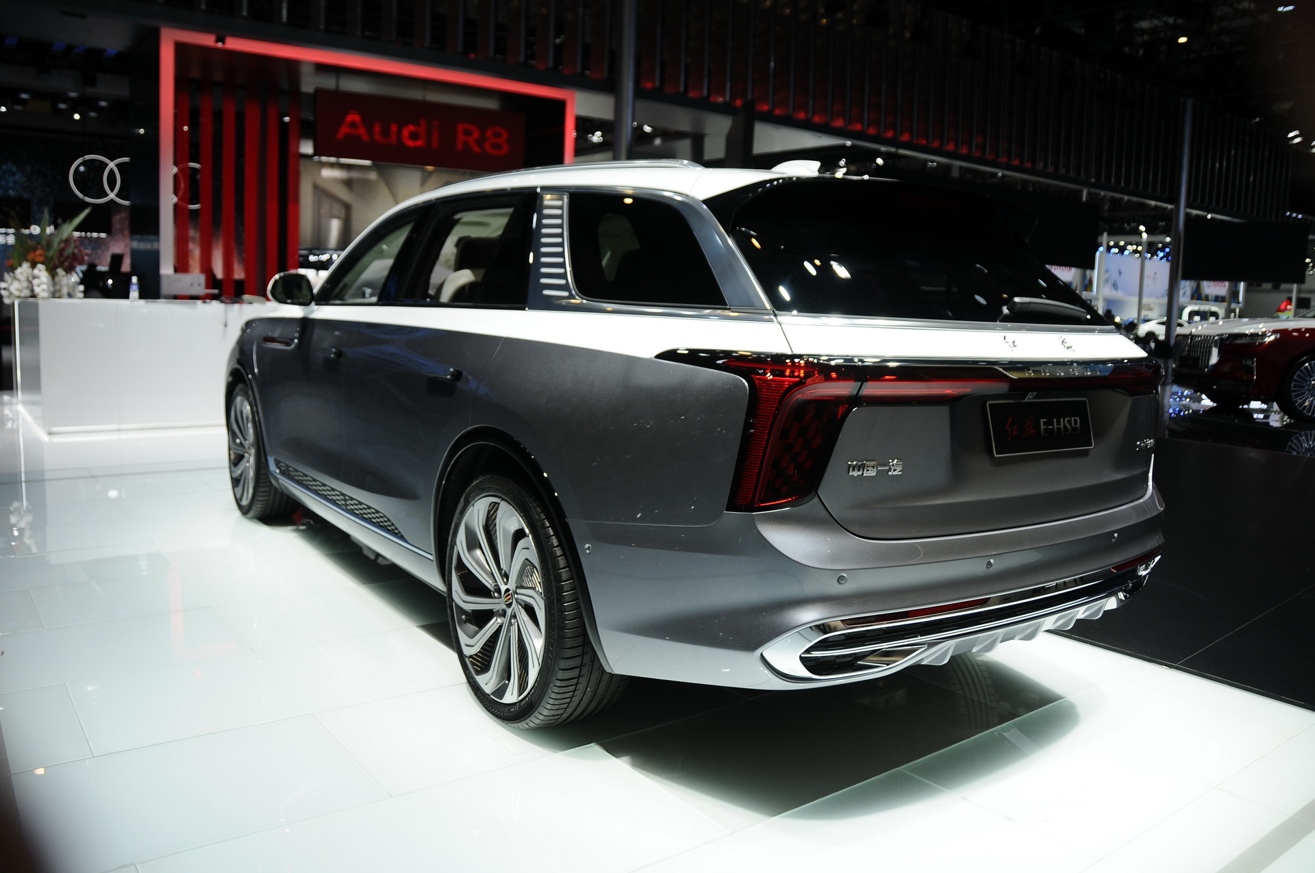 Китайцы показали электрический клон Rolls-Royce Cullinan