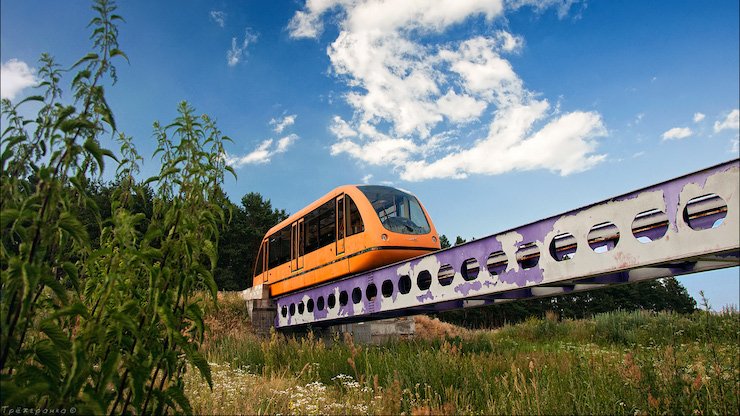 Единственный в Украине футуристический монорельсовый поезд хотят порезать
