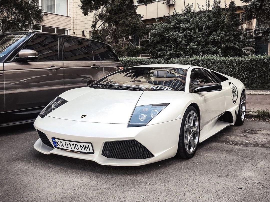 В Киеве засняли редкий суперкар Lamborghini