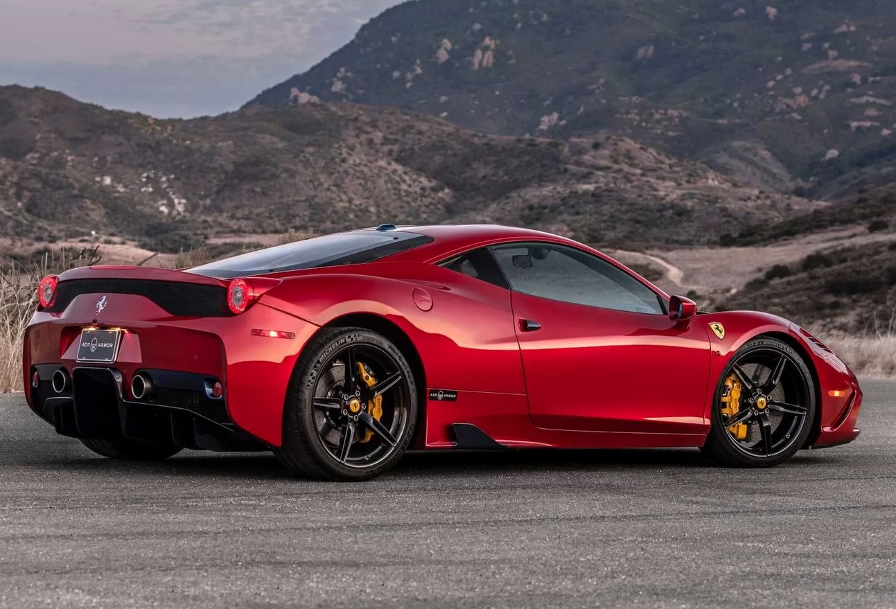 Представлен первый в истории бронированный суперкар Ferrari