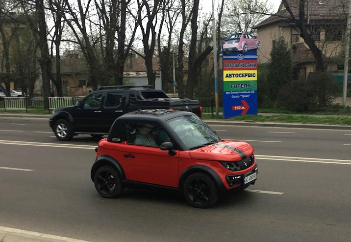 В Украине засняли экзотический электромобиль Tazzari Zero