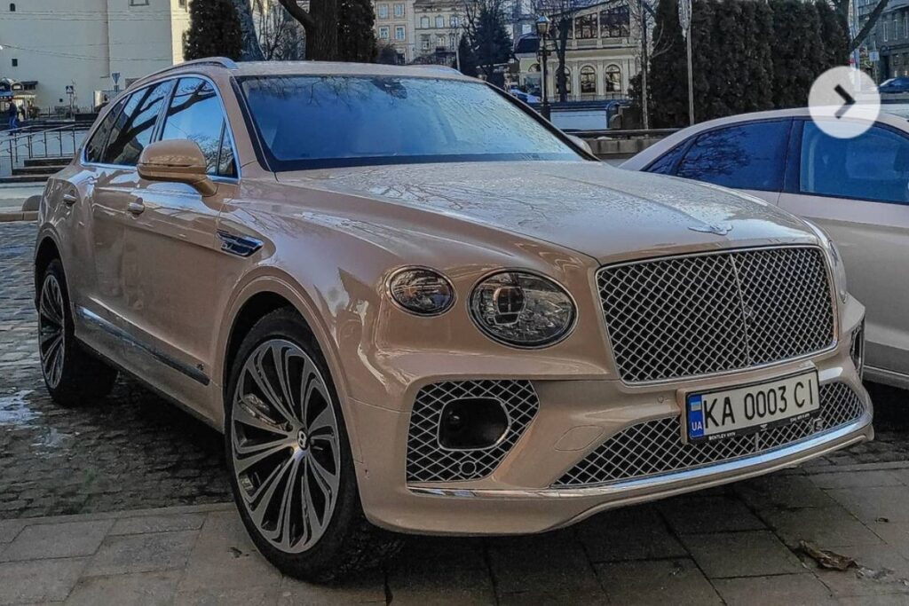 В Украине появился новый внедорожник Bentley Bentayga необычного цвета |  ТопЖыр