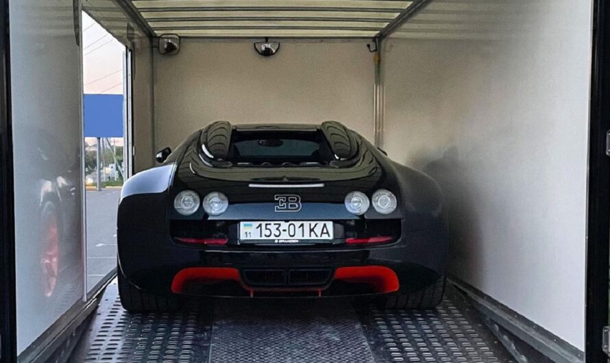 В Киеве засняли легендарный гиперкар Bugatti Veyron