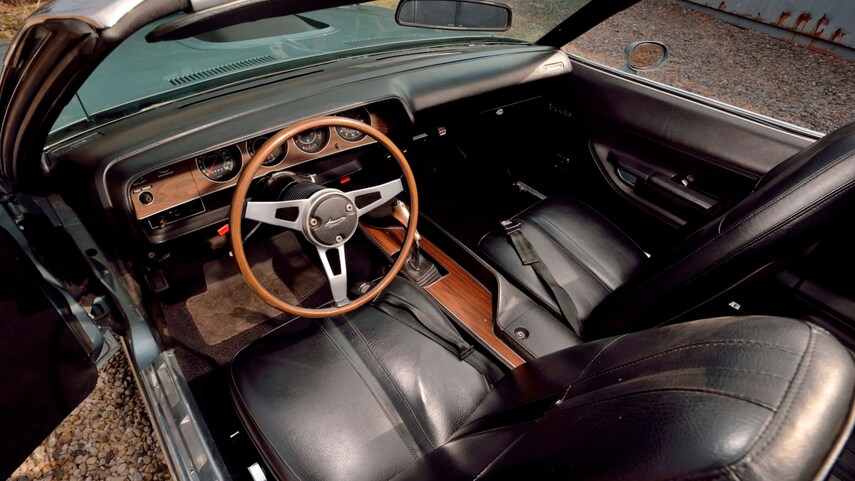 В США старый кабриолет хотят продать по цене двух Bugatti (ФОТО) 9