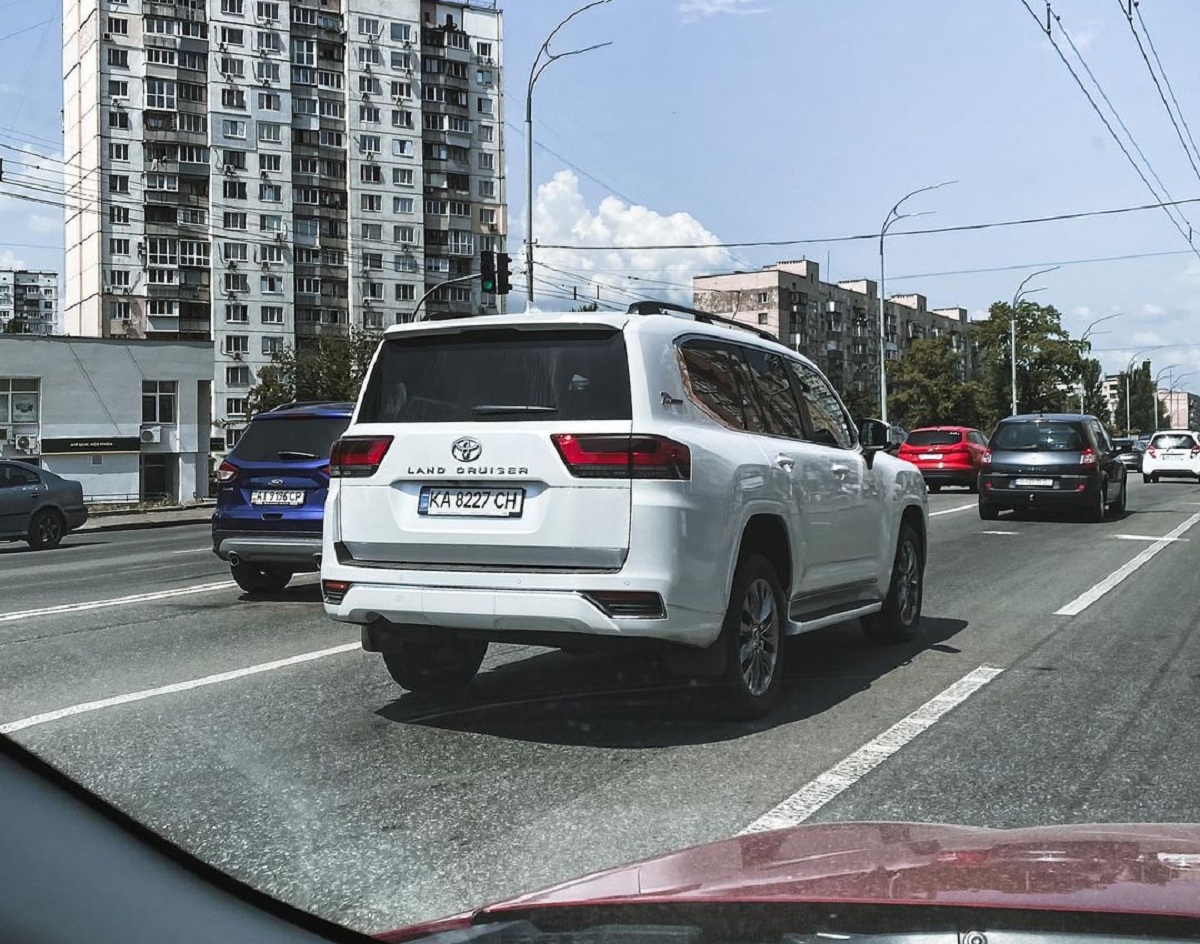 В Украине засветился новый Toyota Land Cruiser 300 | ТопЖыр