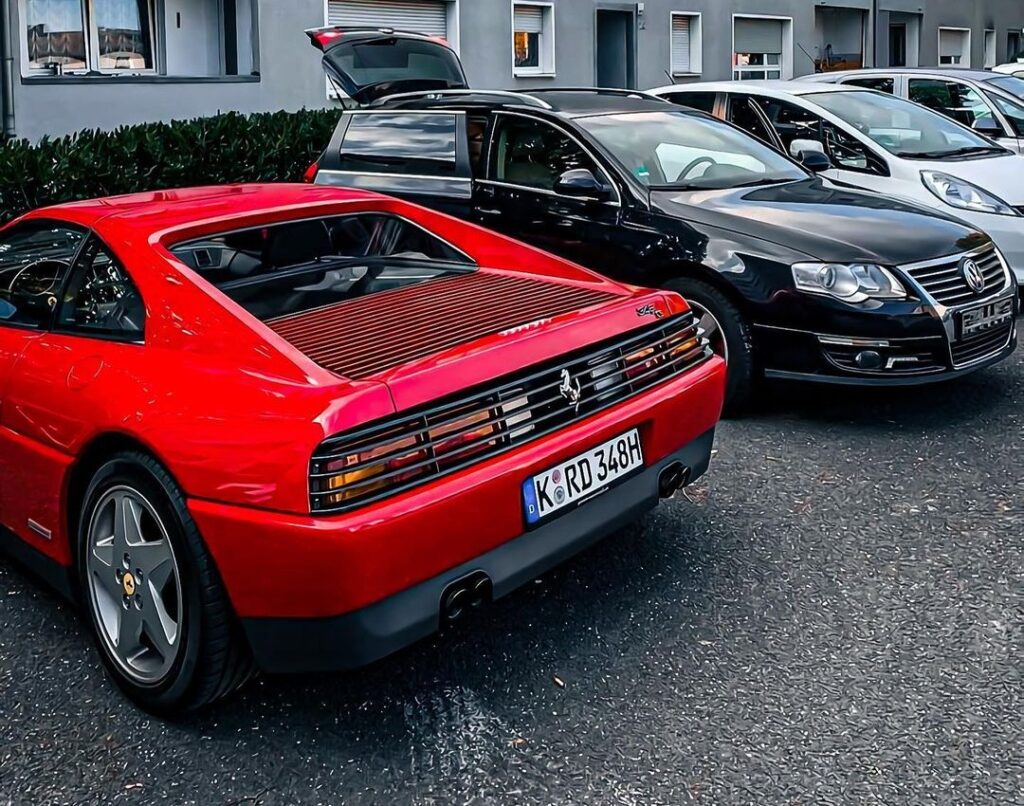 В Украине заметили редкий суперкар Ferrari 90-х 2