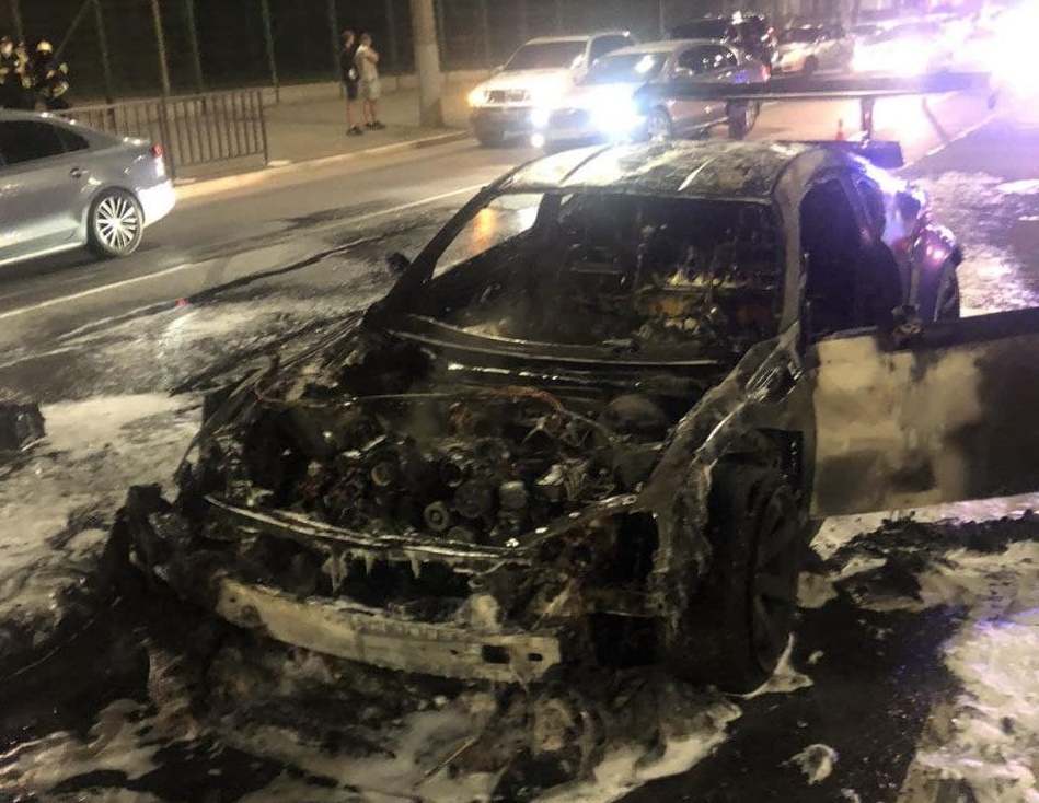 В Украине на ходу сгорел тюнингованный спорткар Toyota стоимостью более миллиона гривен 1