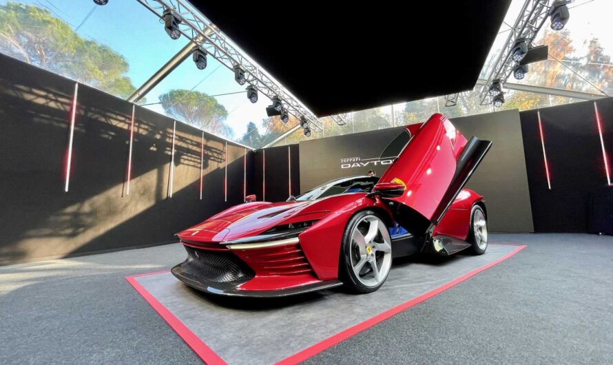 Ferrari презентовала суперкар с самым мощным атмосферным мотором в истории (фото)