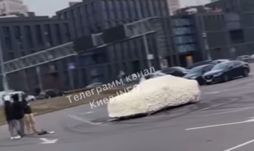 В Киеве Ford Mustang задули монтажной пеной (видео)