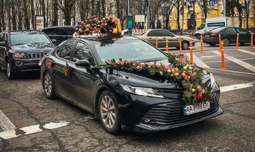 Свято наближається: в Киеве заметили очень новогодний автомобиль (фото)