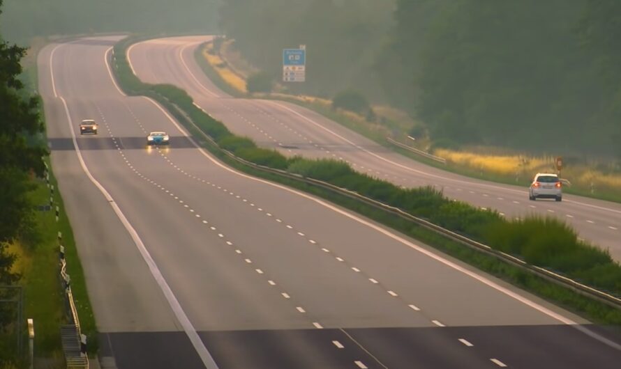 Миллионер на Bugatti Chiron разогнался до 414 км/ч на общих дорогах (видео)