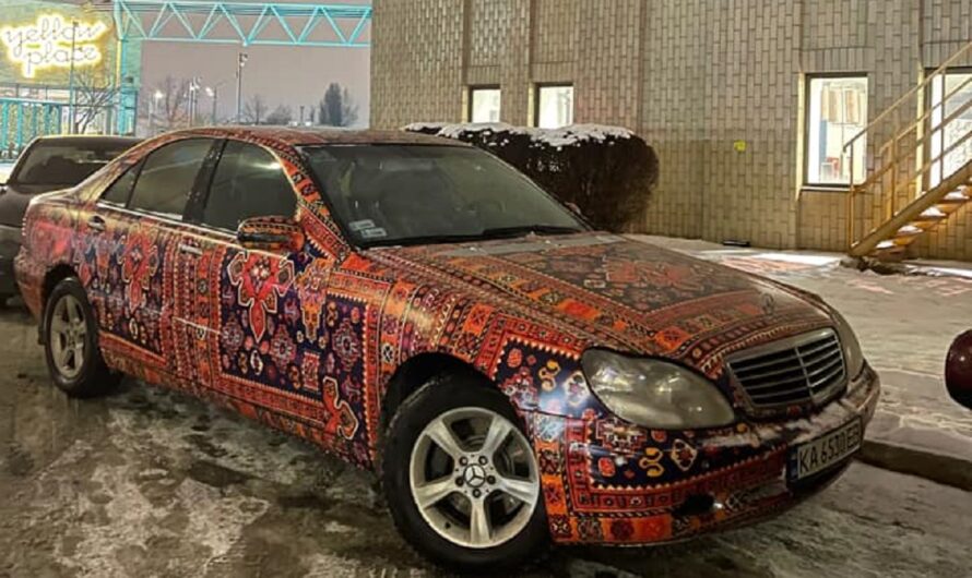 В Киеве увидели Mercedes S-класса с ковровым покрытием кузова (фото)