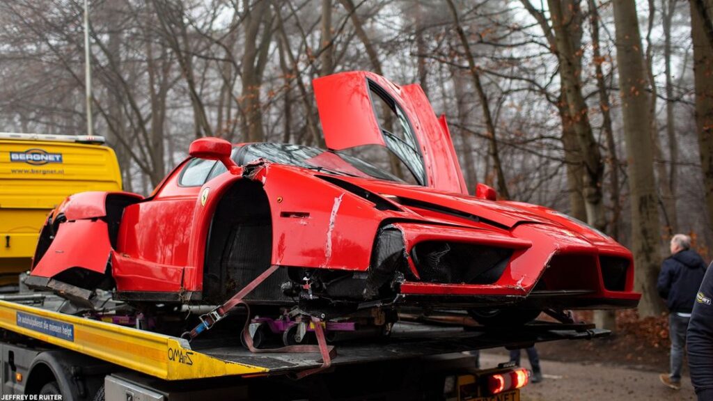 Культовый суперкар Ferrari за 3 миллиона долларов разбили во время тест-драйва 1