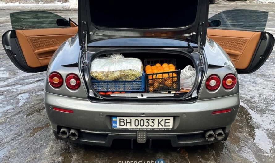 Украинец загрузил Ferrari ящиками с фруктами (фото)