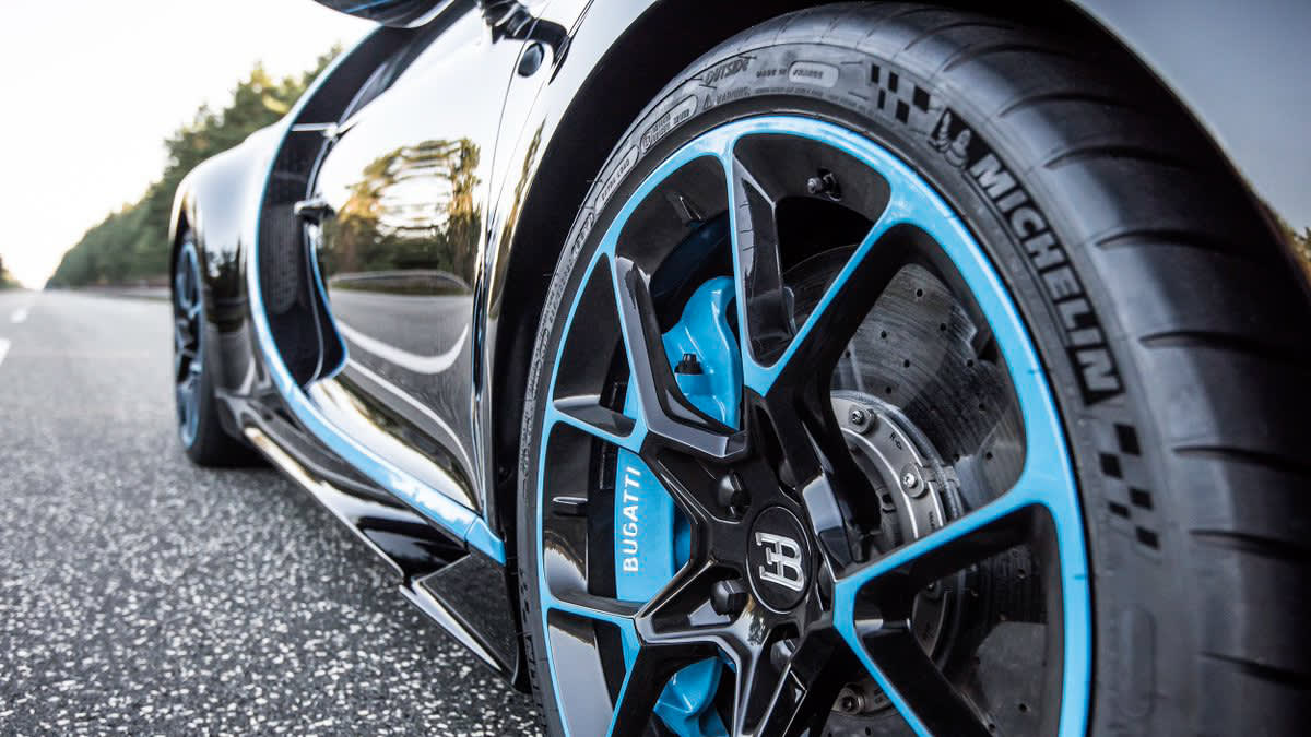 У лимитированного Bugatti Chiron трескаются шины 1
