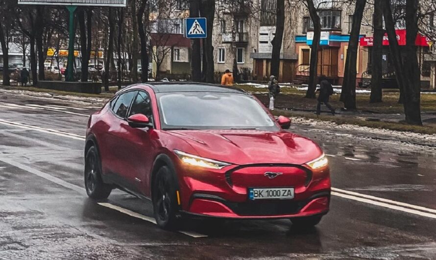 В Украине заметили новейший электрокроссовер Ford Mustang