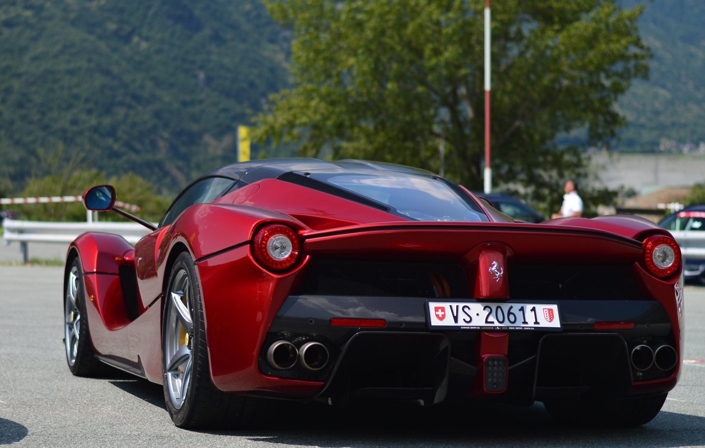 Самая дорогая феррари. Ferrari самая дорогая. Что принадлежит Феррари. Самая дорогая машина в Таджикистане. Ferrari кому принадлежит