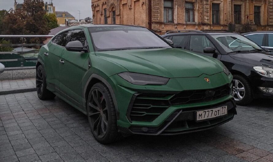 В Киеве засняли «боевой» внедорожник Lamborghini на московских номерах (фото)