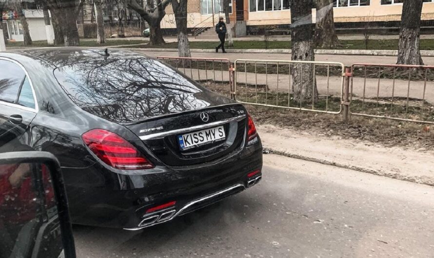 По Одессе ездит роскошный Mercedes с очень необычным именным номером (фото)