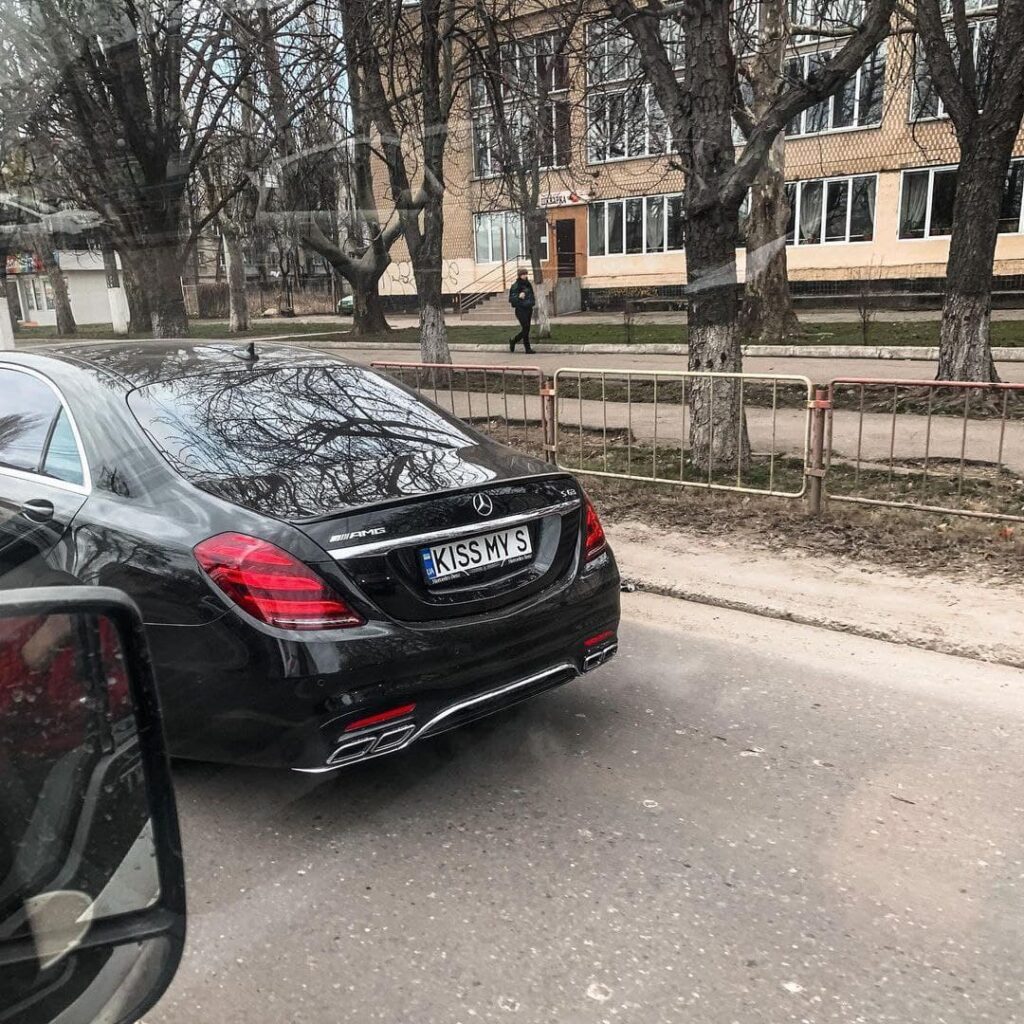 Одесский юмор: Mercedes с очень необычным именным номером (фото) 1