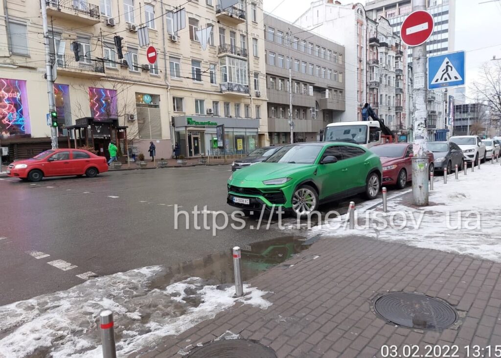 В Киеве эвакуировали элитный Lamborghini Urus  1