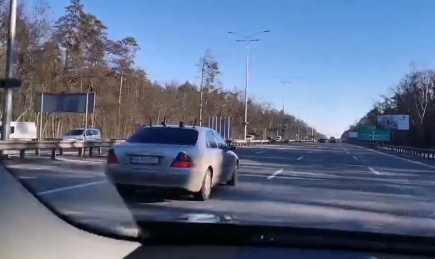В Киеве заметили очень странный «шпионский» автомобиль (видео)