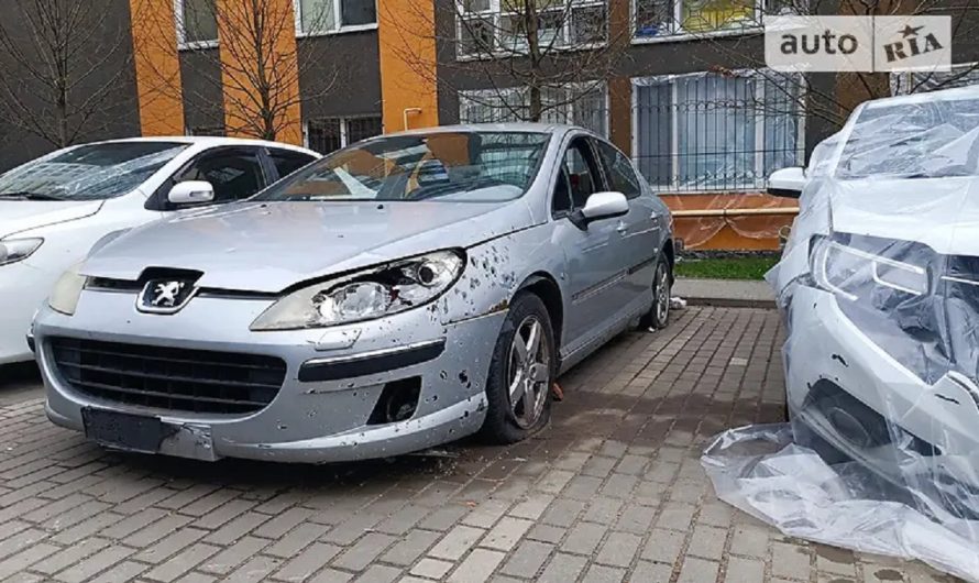 Украинцы массово продают пострадавшие от войны автомобили