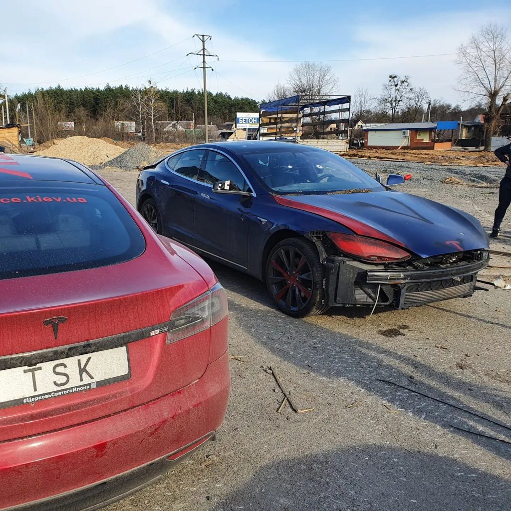Оккупанты уничтожили уникальные Tesla в Украине (фото, видео) 5