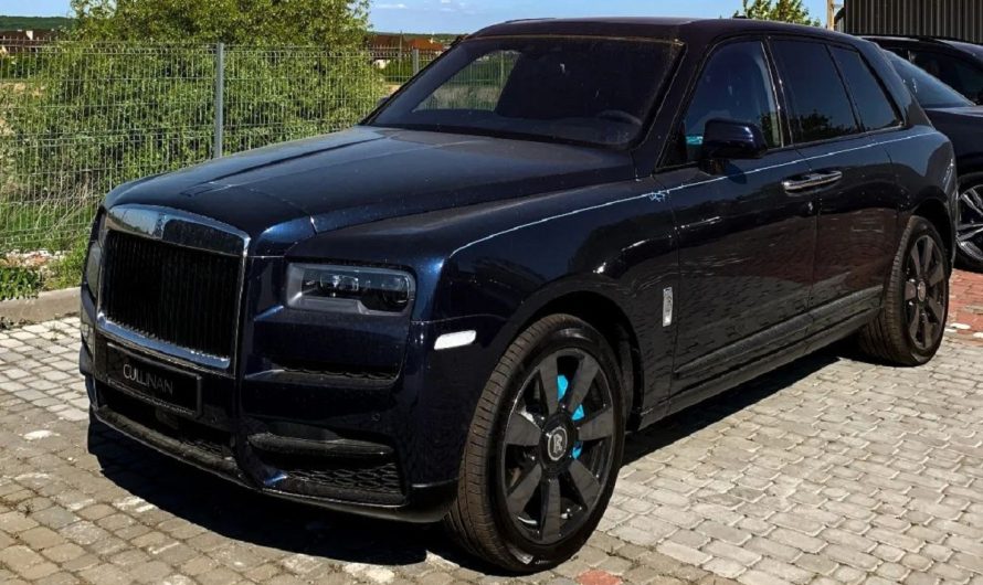В Україні помітили два ексклюзивних позашляховики Rolls-Royce