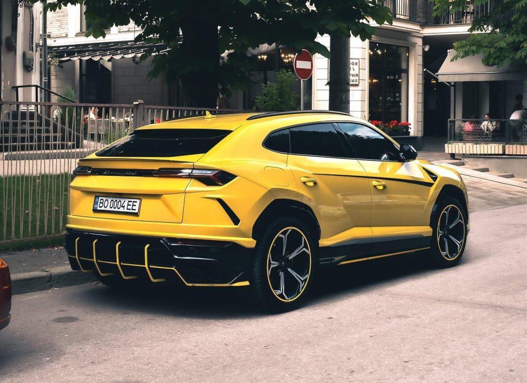 В украинском областном центре заметили тюнингованный Lamborghini 2