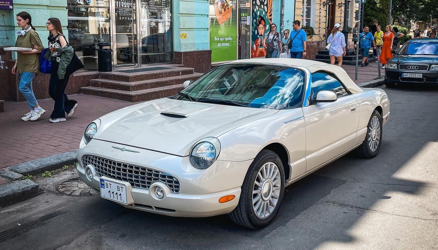 В Киеве заметили раритетный ретро автомобиль Ford  1