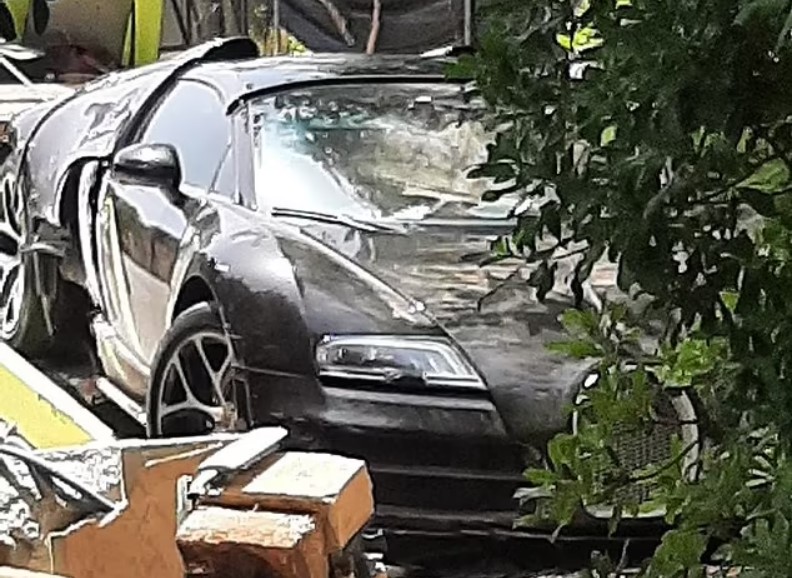Bugatti Криштиану Роналду попал в ДТП 2