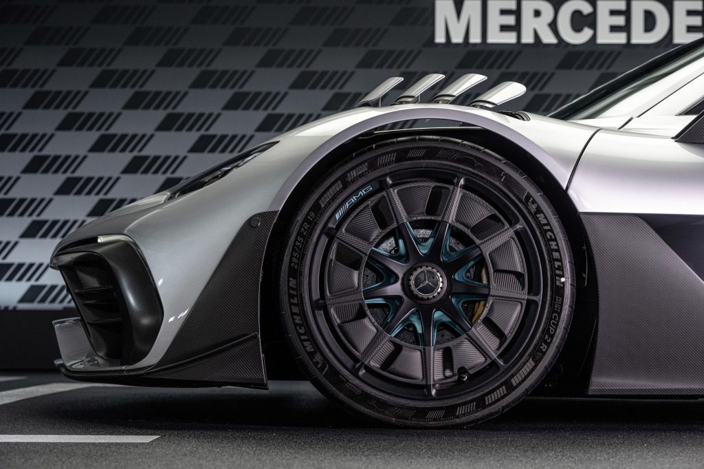 Mercedes-Benz презентував найкрутіший суперкар в історії бренду