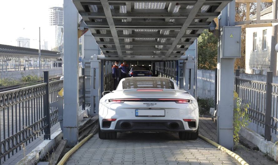 В Україні зняли рідкісний тюнінгований спорткар Porsche в незвичному місці