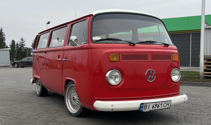 В Україні виставили на продаж культовий Volkswagen Transporter 70-х