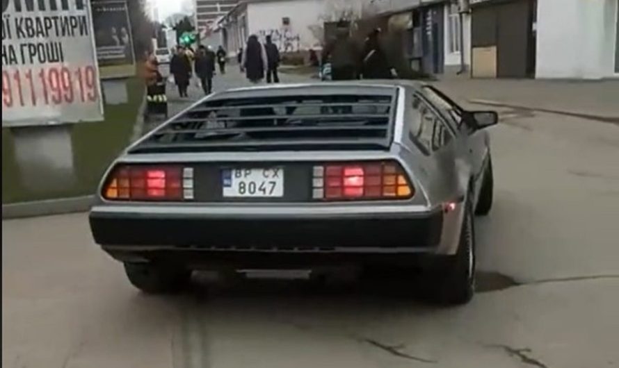 У Чернівцях помітили машину часу DeLorean (відео)