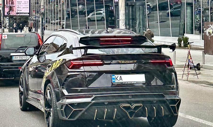 У Києві з’явився яскравий тюнінгований кросовер Lamborghini Urus Mansory (фото)