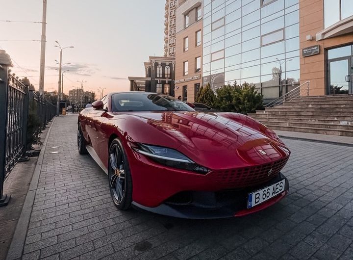 В Україні засвітився новий суперкар Ferrari на єврономерах (фото)
