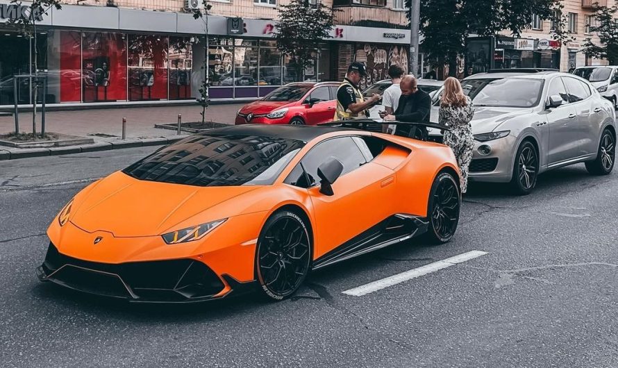 У центрі Києва зіштовхнулися ексклюзивний Lamborghini та Maserati (відео)