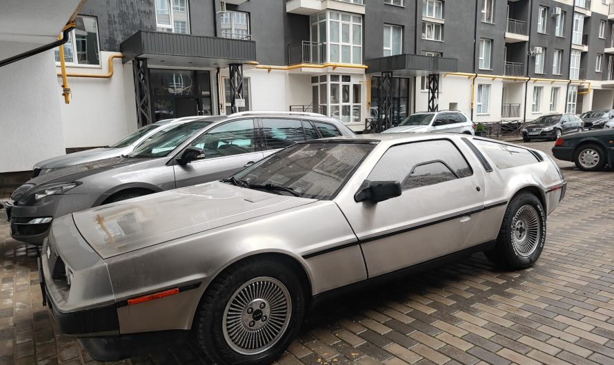 В українському обласному центрі засвітився культовий DeLorean з фільму «Назад в майбутнє»